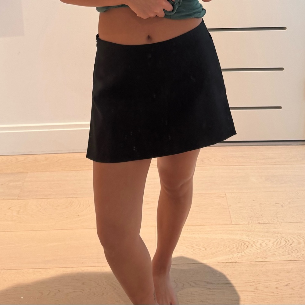 Zara black mini skirt (with shorts) size M